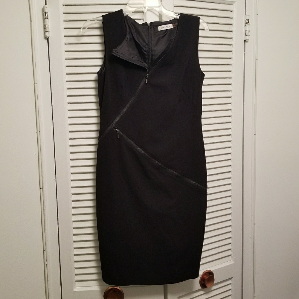 Calvin Klein | Black dress w/ zipper detail